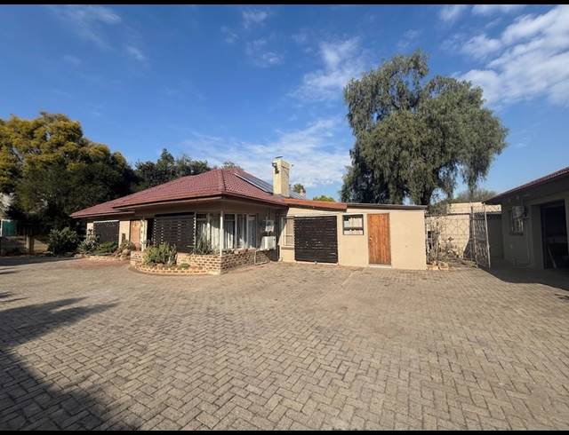 21 BEDROOM GUEST HOUSE FOR SALE IN THREE RIVERS